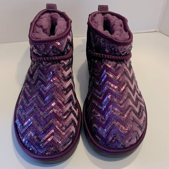 VERY RARE UGG sequin Chevron classic ultra mini ankle boots Holiday sample W 7 - Picture 3 of 14
